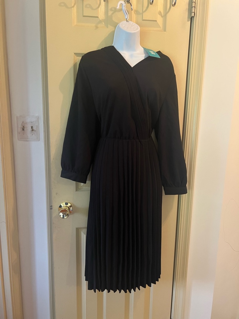 Black Pleated Long-Sleeve Midi Dress